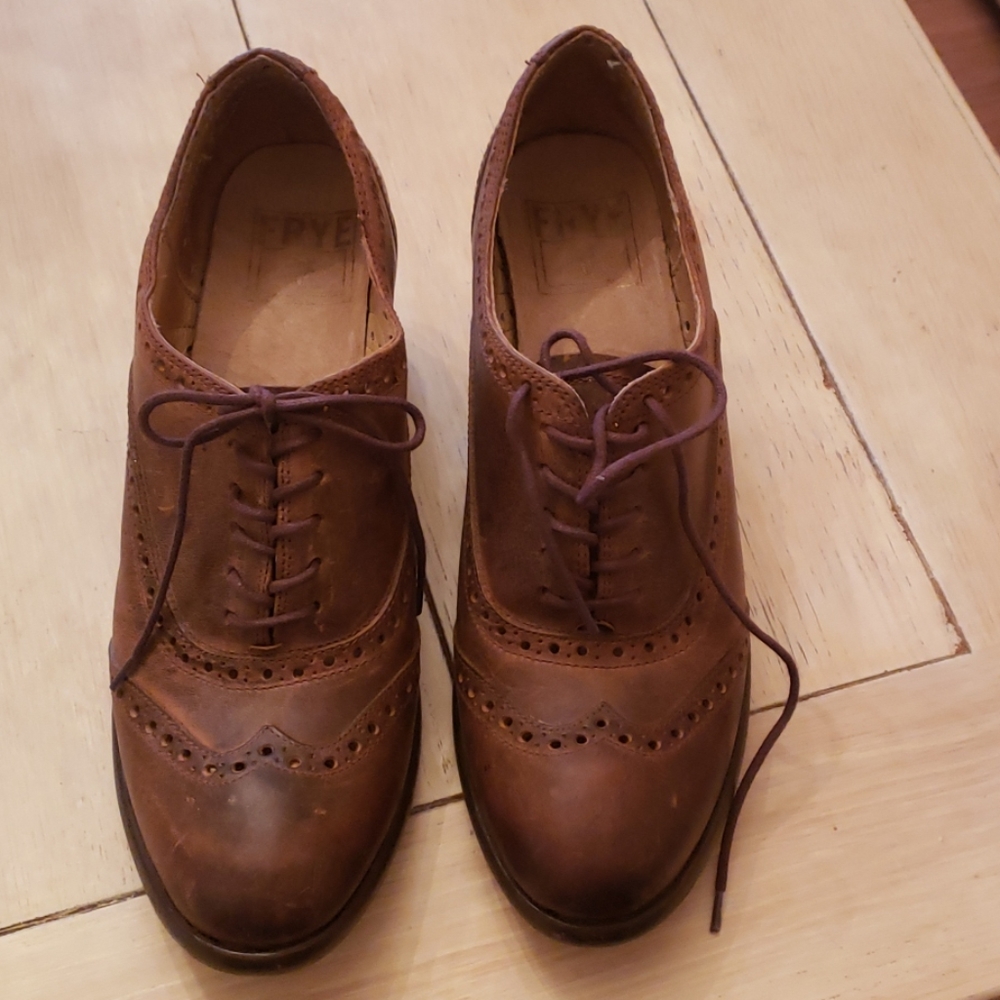 Frye Maggie Perf Wingtip Oxford Brogues